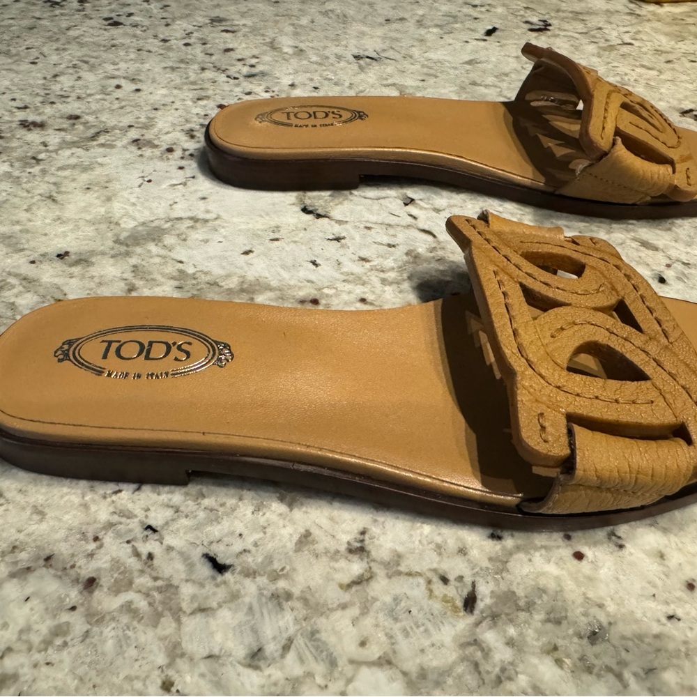 Tod’s Camel Sandals